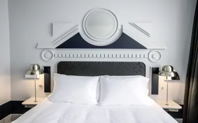 A Grand Covent Garden room at Henrietta Experimental, with its sculptural pediment headboard